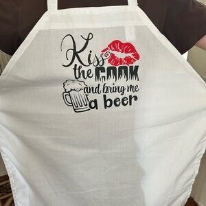 Kiss the cook and bring the beer displayed in a red apron - handmade -new